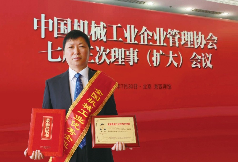 ���³��־�ɱ����衰ȫ����е��ҵ������ҵ�ҡ��ƺ�(2015-08-05)